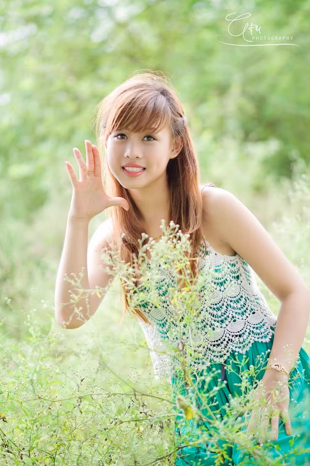 Với gương mặt xinh đẹp, sắc sảo và một vóc dáng cân đối, Cẩm Tú thường tham gia chụp mẫu cho shop thời trang và làm model ảnh. <<NỮ SINH CĐ DU LỊCH ĐẸP DỊU DÀNG TRONG NẮNG THU <<VẺ ĐẸP KIÊU SA CỦA HOT GIRL CĐ TRUYỀN HÌNH HÀ NỘI <<Á KHÔI CĐ TRUYỀN HÌNH TRỊNH THU THẢO ĐẸP RẠNG NGỜI ĐÓN TRUNG THU <<NỮ SINH KINH BẮC DỊU DÀNG KHOE SẮC TRONG TÀ ÁO DÀI