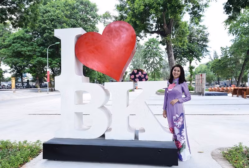 Phó giáo sư trẻ nhất của trường Đại học Bách khoa Hà Nội năm 2016 - Vũ Thu Trang (Ảnh: Kim Chi)