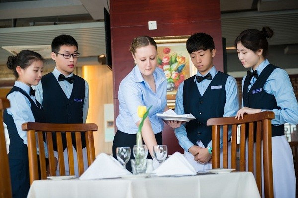 Bộ Giáo dục và Đào tạo yêu cầu các đại học, học viện, các trường đại học có đào tạo các ngành về du lịch triển khai xây dựng Đề án áp dụng cơ chế đặc thù đào tạo nhân lực du lịch trình độ đại học. (Ảnh minh họa: Báo Chính phủ) Bộ Giáo dục và Đào tạo yêu cầu các đại học, học viện, các trường đại học có đào tạo các ngành về du lịch triển khai xây dựng Đề án áp dụng cơ chế đặc thù đào tạo nhân lực du lịch trình độ đại học. (Ảnh minh họa: Báo Chính phủ)