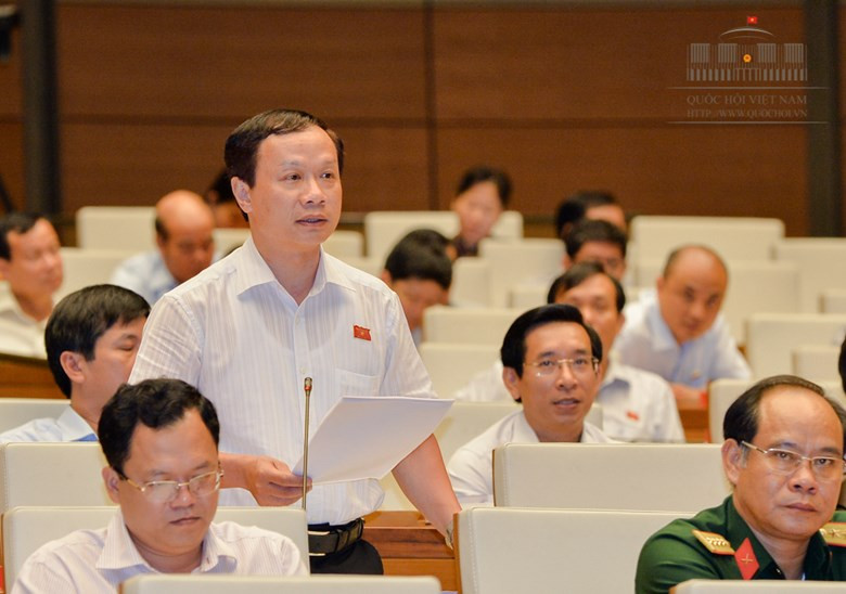 Ông Phạm Tất Thắng - Phó chủ nhiệm Ủy ban Văn hóa - Giáo dục - Thanh niên - Thiếu niên và Nhi đồng của Quốc hội thông tin, Ủy ban đề nghị Bộ làm rõ cơ sở của việc lùi 1 năm và thay đổi phương thức triển khai chương trình giáo dục phổ thông mới. (Ảnh: quochoi.vn) Ông Phạm Tất Thắng - Phó chủ nhiệm Ủy ban Văn hóa - Giáo dục - Thanh niên - Thiếu niên và Nhi đồng của Quốc hội thông tin, Ủy ban đề nghị Bộ làm rõ cơ sở của việc lùi 1 năm và thay đổi phương thức triển khai chương trình giáo dục phổ thông mới. (Ảnh: quochoi.vn)