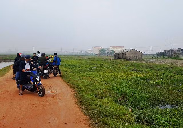 Khoảnh ruộng hoang, nơi bé T. được tìm thấy.