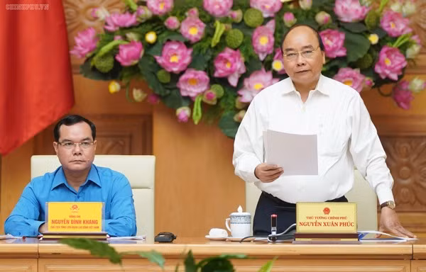 Thủ tướng Nguyễn Xuân Phúc phát biểu tại Hội nghị thực hiện Quy chế về mối quan hệ công tác giữa Chính phủ và Tổng Liên đoàn Lao động Việt Nam năm 2019. Thủ tướng Nguyễn Xuân Phúc phát biểu tại Hội nghị thực hiện Quy chế về mối quan hệ công tác giữa Chính phủ và Tổng Liên đoàn Lao động Việt Nam năm 2019.