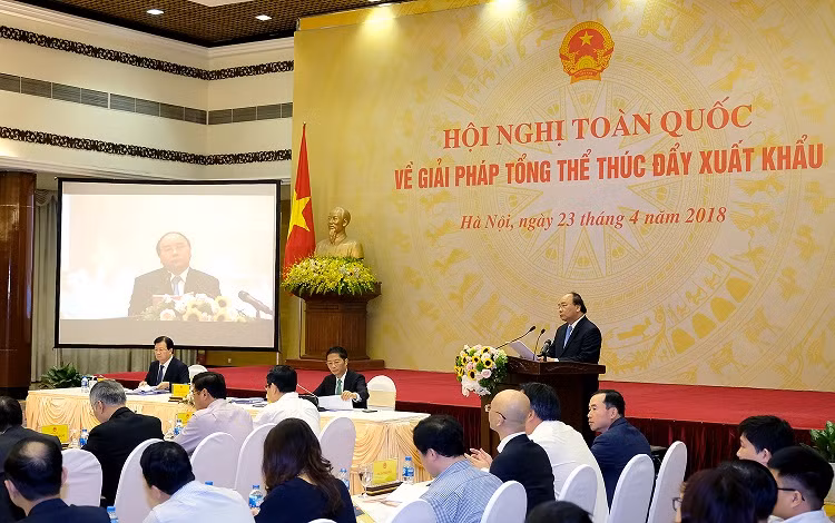 Thủ tướng cho rằng đâu đó "còn mấy con sâu làm rầu nồi canh”, nhất là một số vụ việc gần đây khiến dư luận xã hội bức xúc như cà phê nhuộm than pin (ảnh chinhphu.vn).
