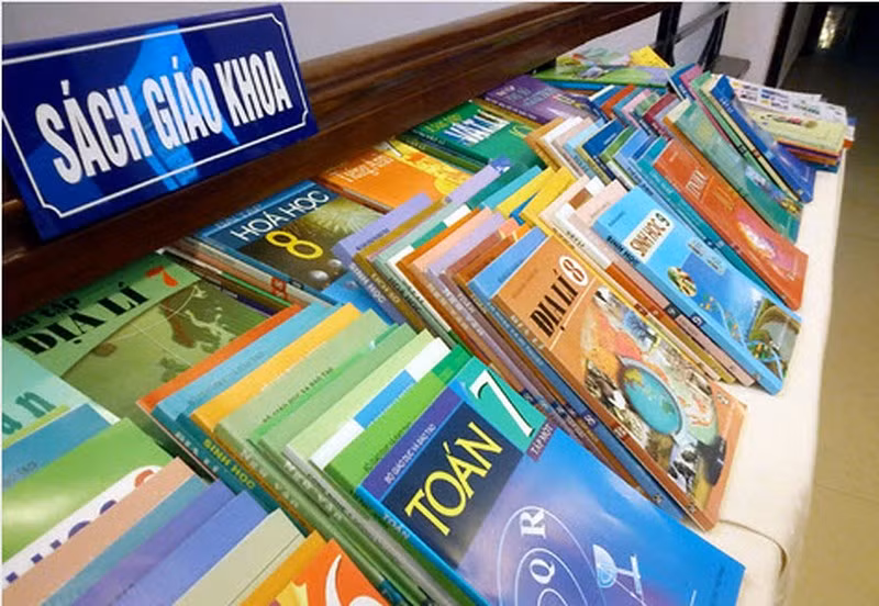 Chỉ thị nêu rõ: "Khuyến khích các tổ chức, cá nhân biên soạn sách giáo khoa theo chương trình giáo dục phổ thông mới" - ảnh minh họa nguồn chinhphu.vn. Chỉ thị nêu rõ: "Khuyến khích các tổ chức, cá nhân biên soạn sách giáo khoa theo chương trình giáo dục phổ thông mới" - ảnh minh họa nguồn chinhphu.vn.