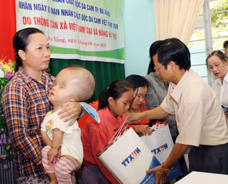 Càng ngày người có công càng có nhiều chính sách hỗ trợ, chăm sóc (ảnh minh họa - nguồn TTXVN).