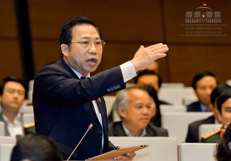 Đại biểu Quốc hội Lưu Bình Nhưỡng cho biết, đóng cửa trường học vì thủ tục hành chính là không đúng (ảnh quochoi.vn). Đại biểu Quốc hội Lưu Bình Nhưỡng cho biết, đóng cửa trường học vì thủ tục hành chính là không đúng (ảnh quochoi.vn).