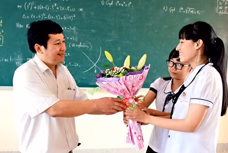 Nâng tuổi hưu, sẽ có nhiều giáo viên "hy sinh" ngay trên bục giảng? ảnh 2