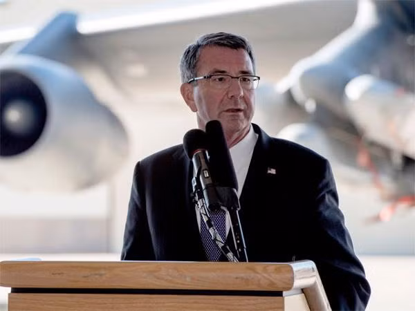 Ông Ash Carter, ảnh: economictimes.indiatimes.com. Ông Ash Carter, ảnh: economictimes.indiatimes.com.