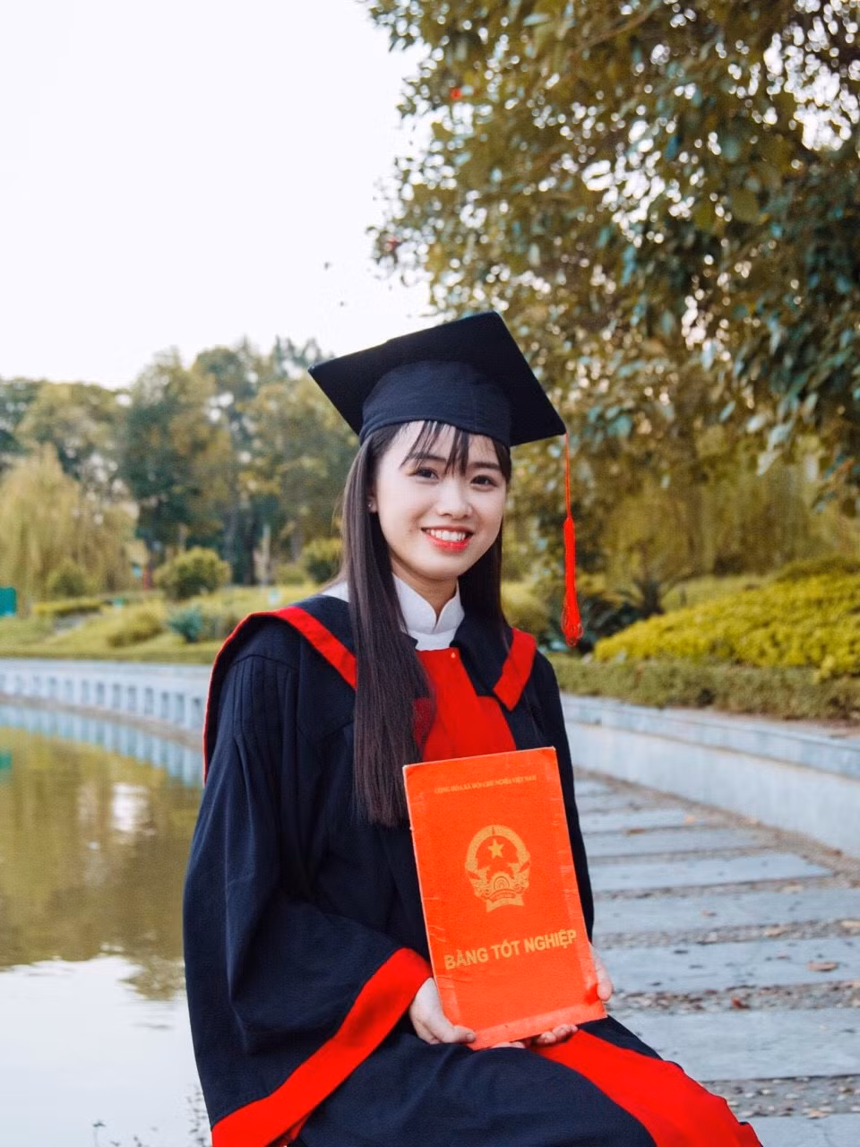 Ánh giành học bổng toàn bộ 9 kỳ học tập tại trường. Ảnh: NVCC