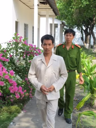 Hung thủ Võ Thạch Sơn tại cơ quan công an