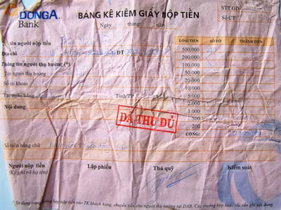 Phiếu chuyển tiền vào tài khoản của ông Lê Văn Lắm tại Ngân hàng Đông Á được bà Dung cung cấp cho cơ quan chức năng làm chứng cứ.