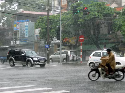 Hà Nội diễn ra mưa, dông bất thường những ngày qua
