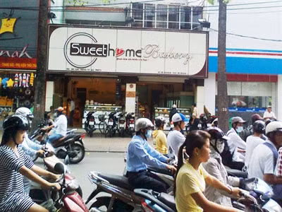 Một tiệm bán bánh trộn bột vàng ở TPHCM. Ảnh: T.N.A. Một tiệm bán bánh trộn bột vàng ở TPHCM. Ảnh: T.N.A.