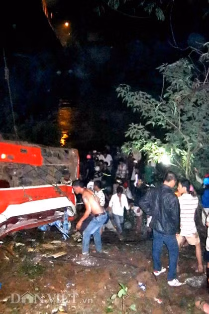 Xe khách rơi xuống sông, 34 người chết, Tin tức trong ngày, tai nan giao thong, xe khach roi xuong song, tai nan, hien truong tai nan, nguoi chet, cuu ho, tai nan kinh hoang, xe khach,
