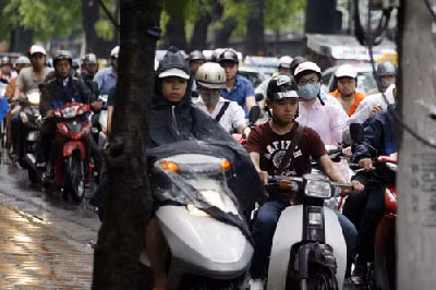 Hà Nội thành "sông" trong cơn mưa lớn nhất đầu hè ảnh 11