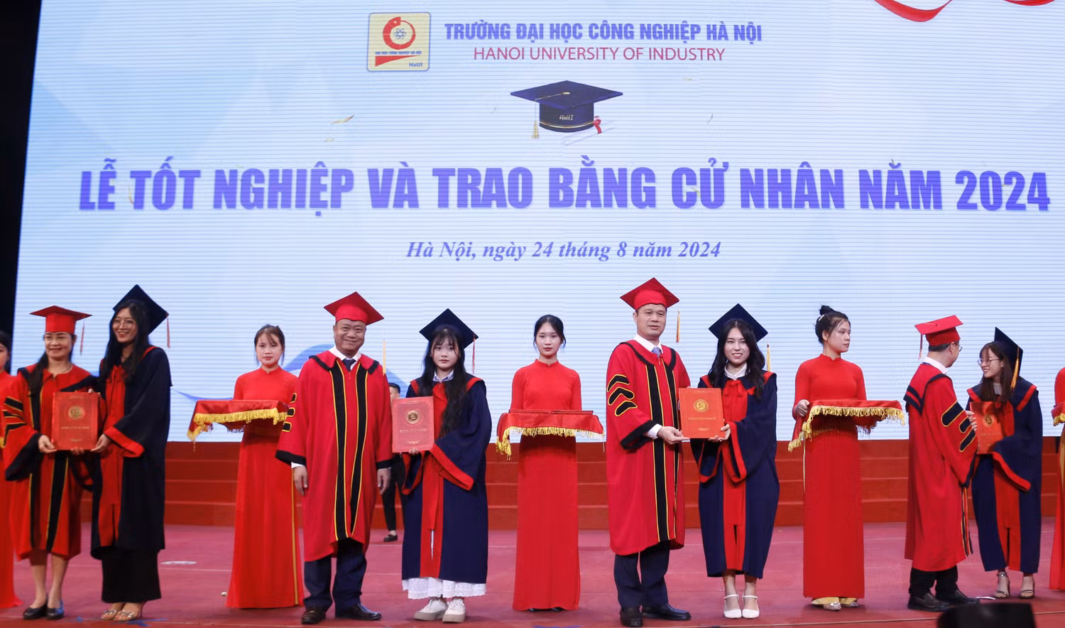 GDVN_cử nhân.JPG