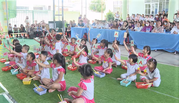 TRẺ LÀM TRUNG TÂM.png