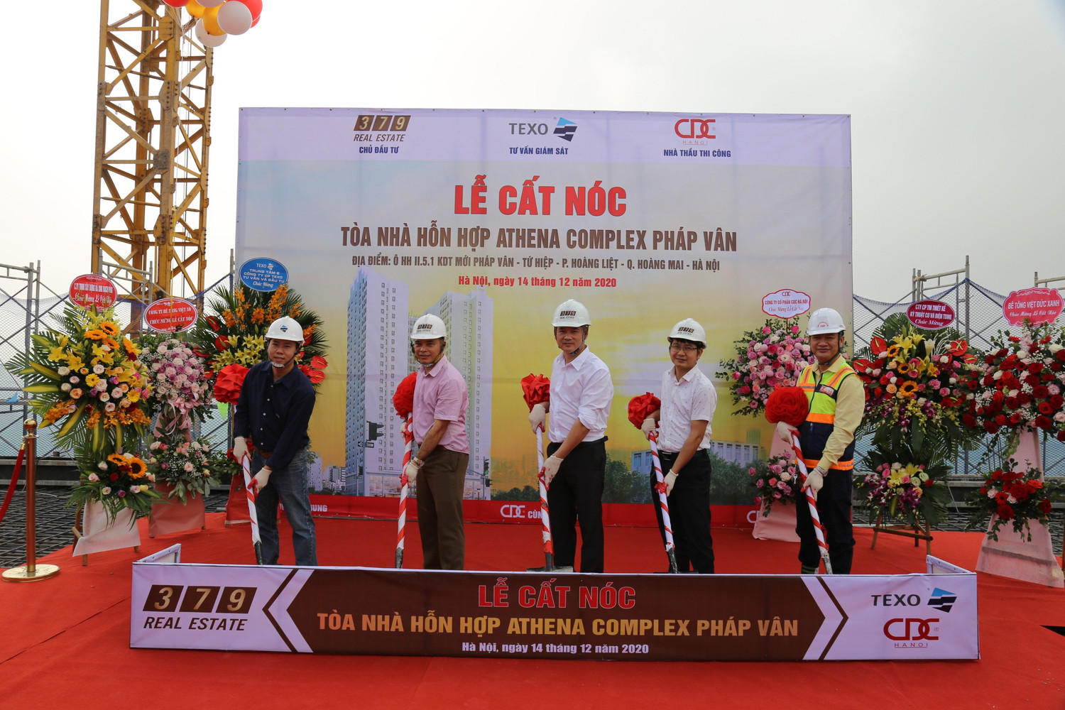 Tham gia buổi lễ có đại diện Chủ đầu tư – Công ty 379, Tổng thầu xây dựng – Công ty Cổ phần CDC Hà Nội và đơn vị Tư vấn giám sát – Công ty Cổ phần Texo. Tham gia buổi lễ có đại diện Chủ đầu tư – Công ty 379, Tổng thầu xây dựng – Công ty Cổ phần CDC Hà Nội và đơn vị Tư vấn giám sát – Công ty Cổ phần Texo.