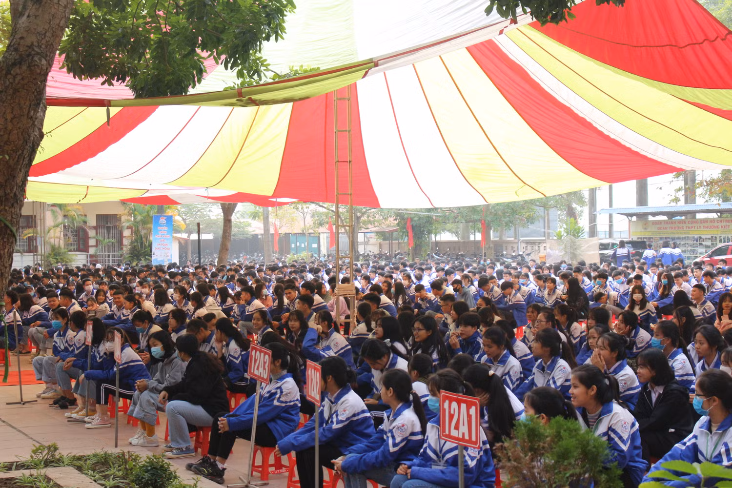 Đông đảo học sinh có mặt tại buổi hội thảo. Ảnh: Trung Dũng