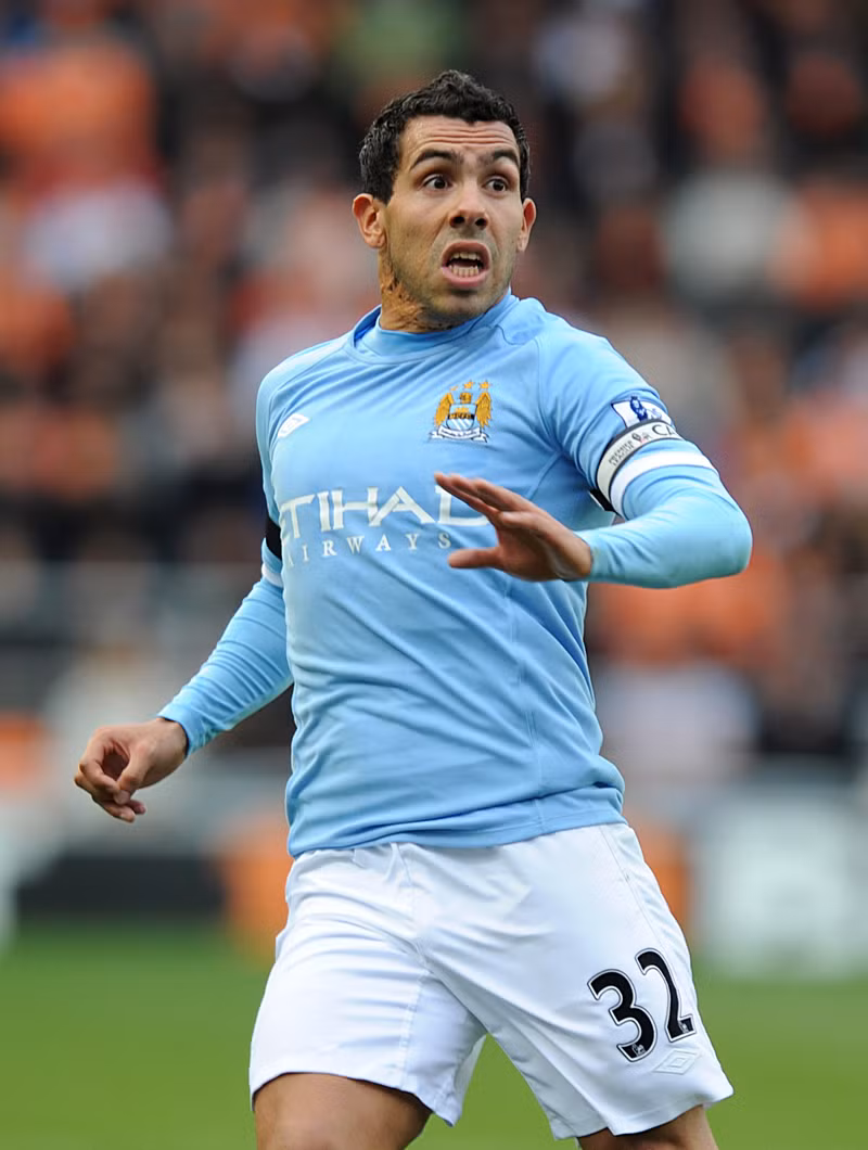 Tevez. Nhiều người nói nhìn mặt Tevez đã thấy ghét. Tiền đạo này mất lòng tin sau những gì đang xảy ra tại Man City