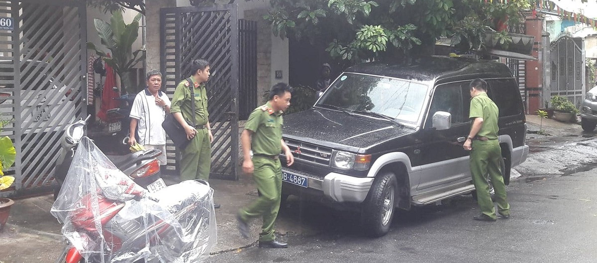 Công an đã khám xét nơi ở của ông Phan Ngọc Thạch - nguyên Tổng Giám đốc Công ty Cổ phần Du lịch Đà Nẵng. Ảnh: AN Công an đã khám xét nơi ở của ông Phan Ngọc Thạch - nguyên Tổng Giám đốc Công ty Cổ phần Du lịch Đà Nẵng. Ảnh: AN