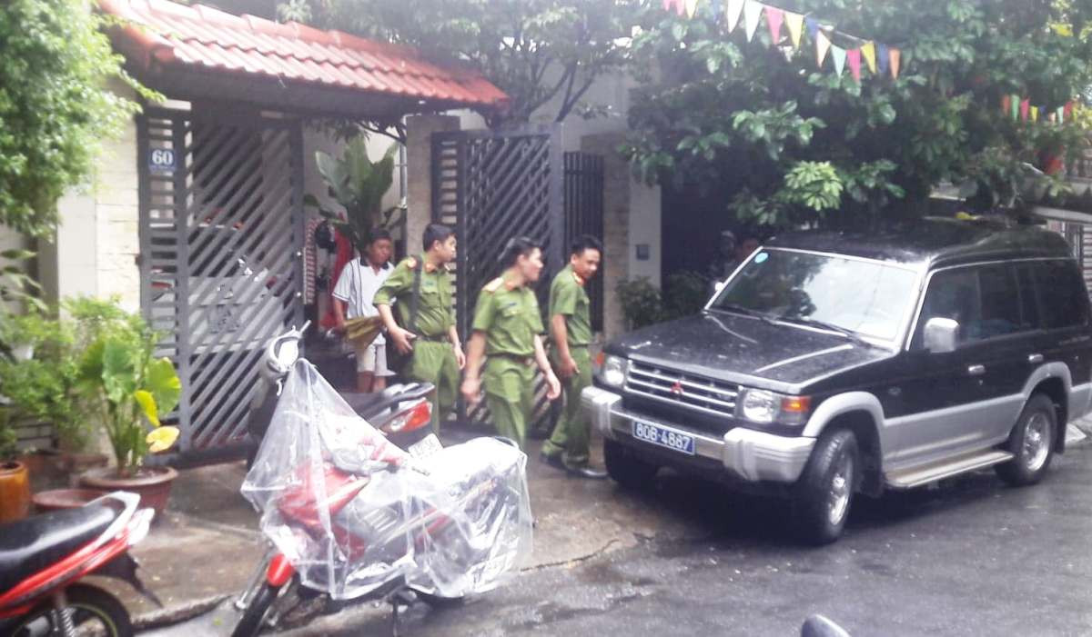 Cơ quan cảnh sát điều tra (Bộ Công an) thực hiện lệnh khám xét nơi ở của bốn bị can trong ngày 9/8. Ảnh: AN Cơ quan cảnh sát điều tra (Bộ Công an) thực hiện lệnh khám xét nơi ở của bốn bị can trong ngày 9/8. Ảnh: AN