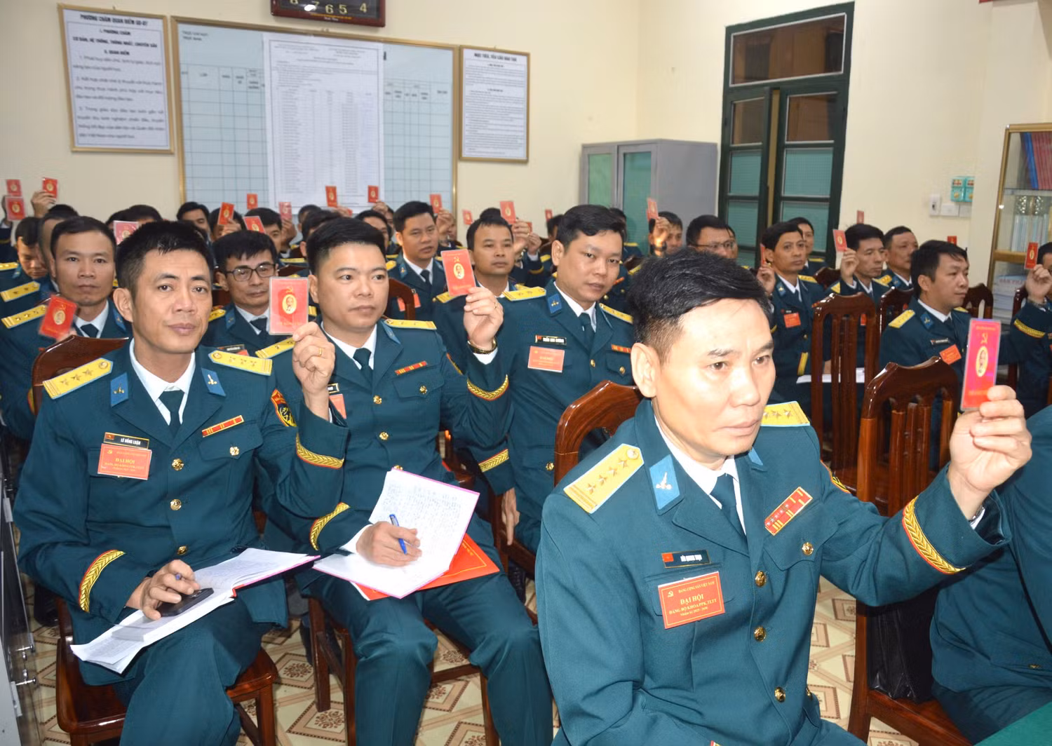 biểu quyết 2.jpg