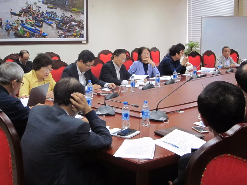 Các đại biểu tham dự cuộc tọa đàm. Ảnh: Đ.Thơm