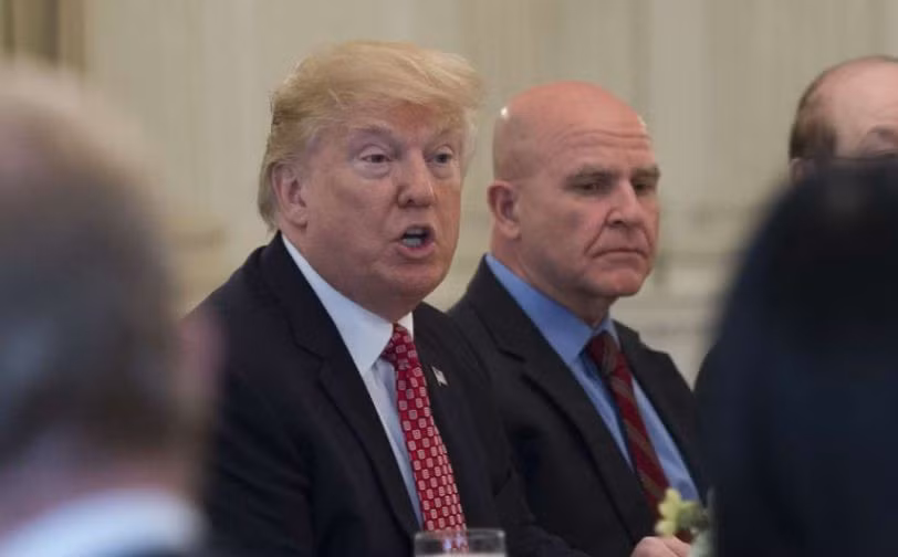 Càng đua với Kim Jong-un, Donald Trump càng lỗ vốn? ảnh 2