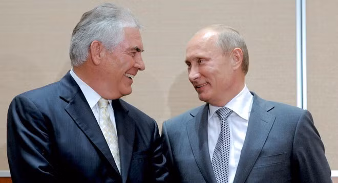 Cuộc gặp giữa ông Tillerson và Tổng thống Nga Putin tuần qua có lẽ cũng ẩn chứa nhiều điều, ảnh minh họa: Politico.com Cuộc gặp giữa ông Tillerson và Tổng thống Nga Putin tuần qua có lẽ cũng ẩn chứa nhiều điều, ảnh minh họa: Politico.com