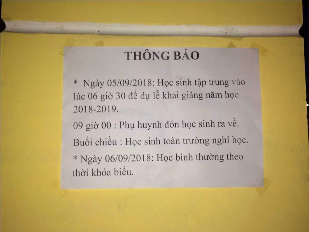 Thông báo nghỉ học sau khai giảng ở Huế. Ảnh: TL Thông báo nghỉ học sau khai giảng ở Huế. Ảnh: TL