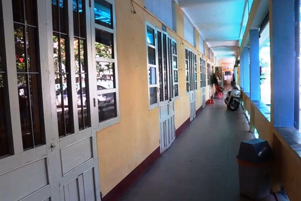 Phụ huynh bức xúc vì nhà trường cho học sinh nghỉ học sau ngày khai giảng. Ảnh: TL Phụ huynh bức xúc vì nhà trường cho học sinh nghỉ học sau ngày khai giảng. Ảnh: TL