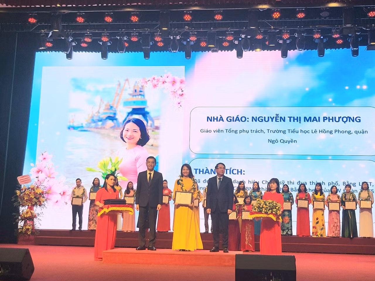 Cô giáo Nguyễn Thị Mai Phượng là một trong 40 nhà giáo tâm huyết, sáng tạo được Sở Giáo dục và Đào tạo Hải Phòng vinh danh (Ảnh: Lã Tiến)