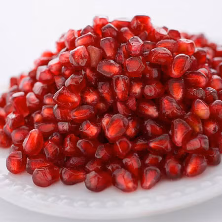 Quả Lựu Nước ép quả lựu có chứa các chất chống ô xy hóa đặc biệt, đã được chứng minh không chỉ ngăn chặn sự hình thành các mảng bám, mà còn giúp đánh tan các mảng bám khi bệnh nhân uống khoảng 230 gr/ngày trong một năm. Ngoài ra, quả lựu còn kích hoạt một loại enzyme giúp loại bỏ cholesterol bị ô xy hóa.