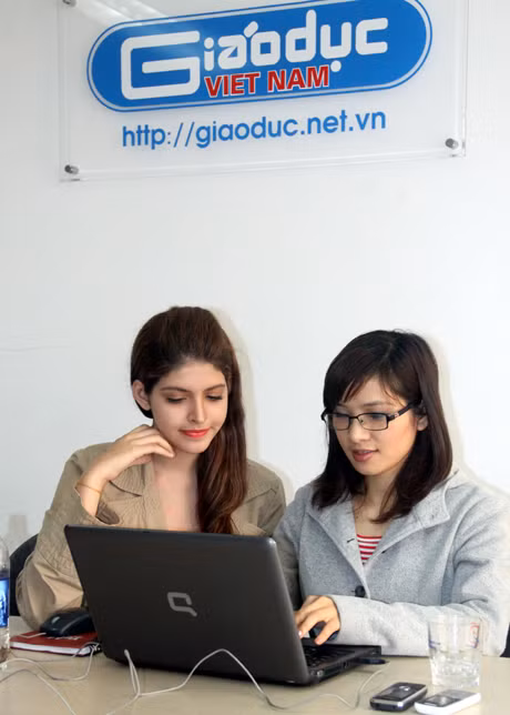 Người mẫu Andrea đang say mê trả lời câu hỏi của độc giả Người mẫu Andrea đang say mê trả lời câu hỏi của độc giả
