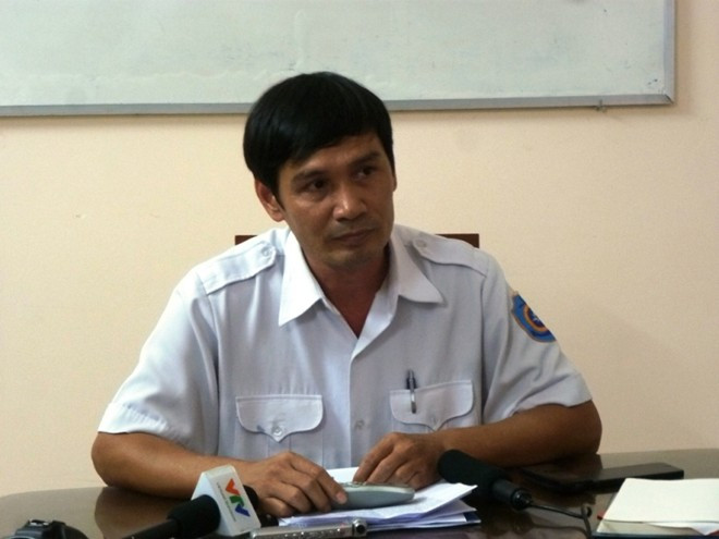 Ông Phạm Hiển - Giám đốc Vungtau MRCC thường xuyên lặp lại điệp khúc: "do thời tiết xấu, sóng to gió lớn nên công tác cứu hộ cứu nạn gặp nhiều khó khăn..."