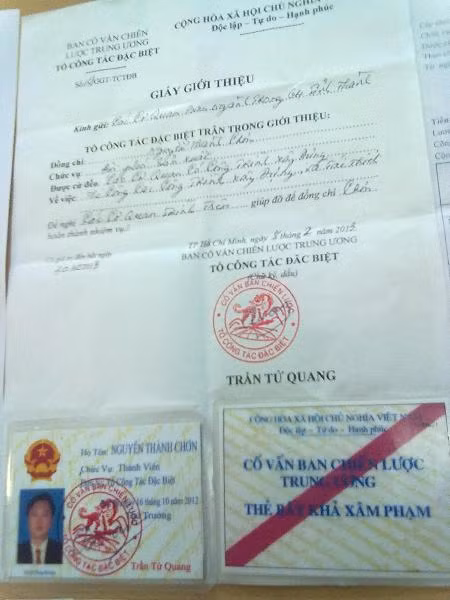 Những tấm "bùa" hộ thân mà Nguyễn Thành Chơn tự vẽ ra nhằm "hù dọa" các nạn nhân cả tin.