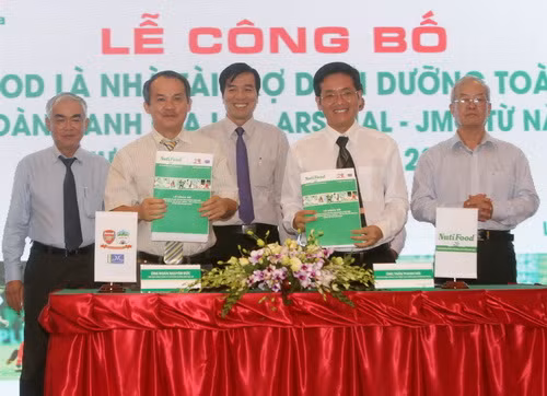 Hướng nhìn chung của 2 doanh nghiệp vì tương lai bóng đá Việt Nam