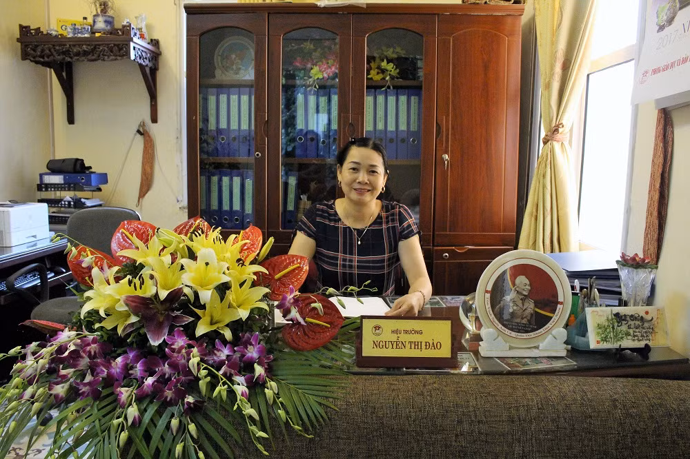 Bà Nguyễn Thị Đào, Hiệu trưởng Trường tiểu học Uy Nỗ (Ảnh: Trần Phương) Bà Nguyễn Thị Đào, Hiệu trưởng Trường tiểu học Uy Nỗ (Ảnh: Trần Phương)
