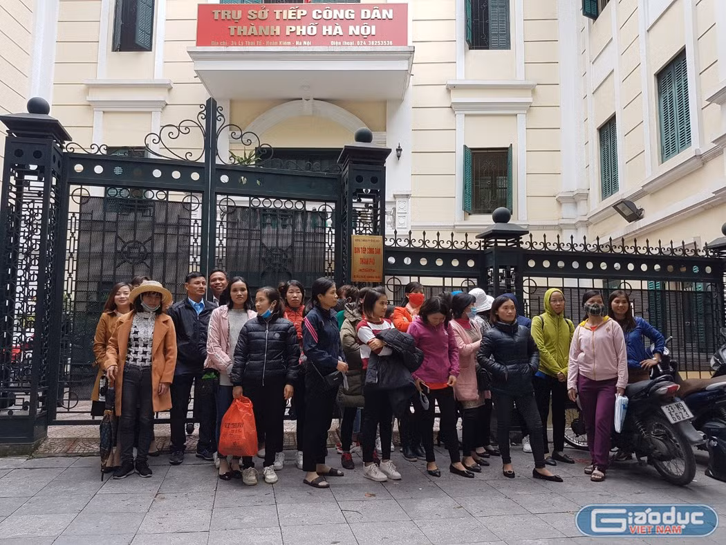 Đã hơn 8 tháng trôi qua nhưng thành phố Hà Nội vẫn chưa giải quyết xong vấn đề giáo viên hợp đồng (Ảnh:V.N) Đã hơn 8 tháng trôi qua nhưng thành phố Hà Nội vẫn chưa giải quyết xong vấn đề giáo viên hợp đồng (Ảnh:V.N)