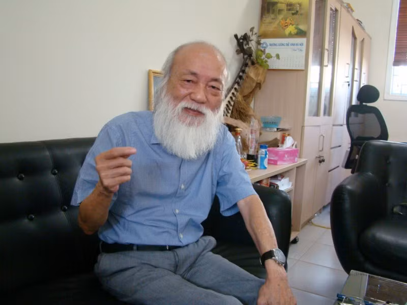 PGS Văn Như Cương nhận định giáo dục Việt Nam đang lệch chuẩn vì phụ thuộc quá nhiều vào văn bằng. PGS Văn Như Cương nhận định giáo dục Việt Nam đang lệch chuẩn vì phụ thuộc quá nhiều vào văn bằng.
