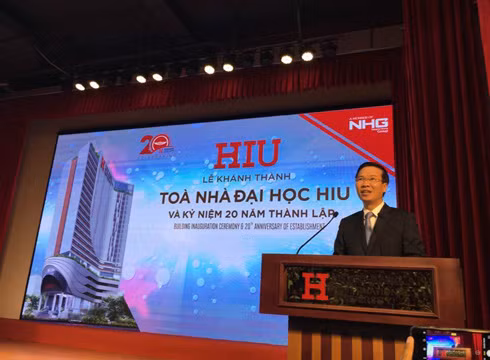Ông Võ Văn Thưởng hoan nghênh trường cam kết 100% sinh viên có việc làm khi tốt nghiệp (ảnh: P.L)