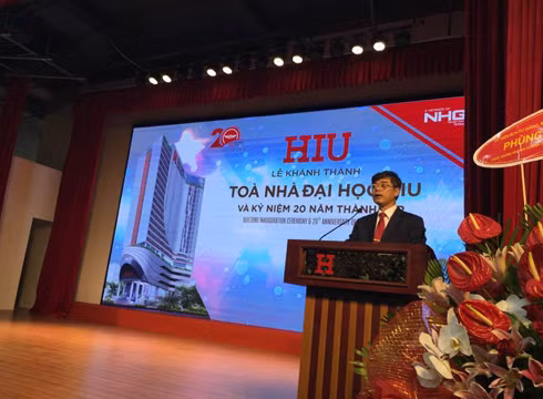 Phó Giáo sư Thái Bá Cần - Hiệu trưởng Trường Đại học quốc tế Hồng Bàng phát biểu về cơ sở đào tạo mới (ảnh: P.L)