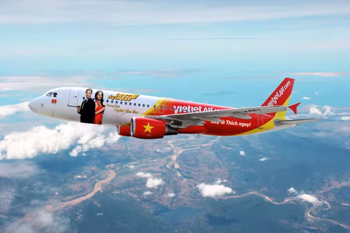 Theo các chuyên gia hàng không việc Vietjet tăng chuyến bay ban đêm và giảm giá vé là động thái tích cực để cùng với ngành giao thông giảm tải sân bay Tân Sơn Nhất - ảnh nguồn Vietjet.