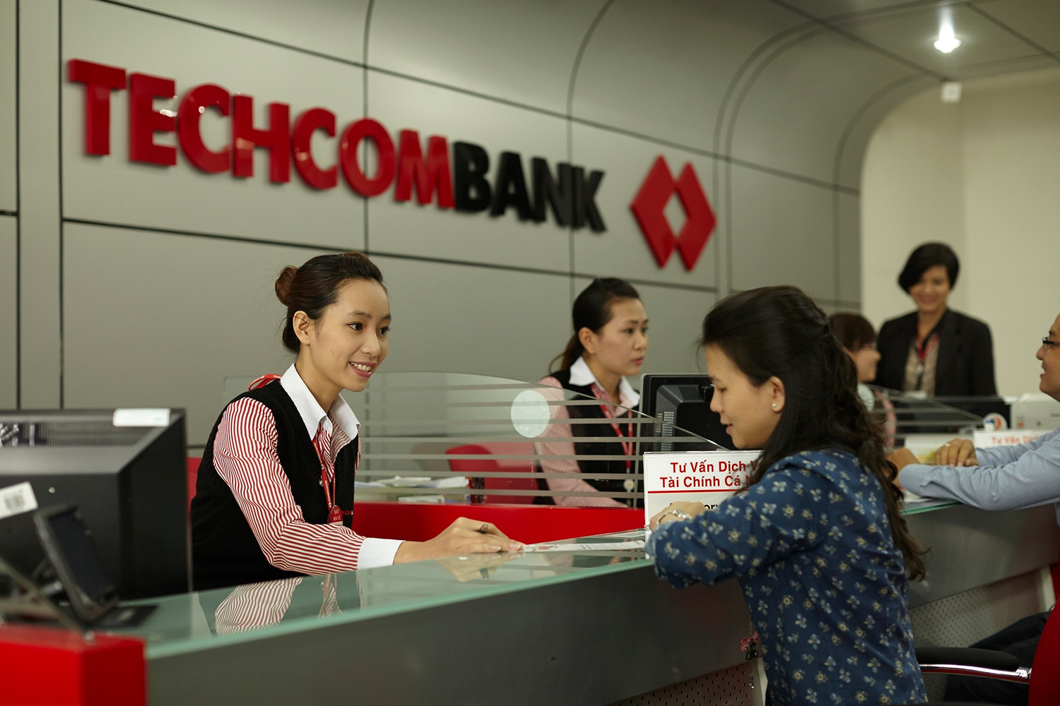 Năm 2016 Techcombank đạt kết quả kinh doanh tăng trưởng ở mọi mặt - ảnh sử dụng trong bài nguồn Techcombank. Năm 2016 Techcombank đạt kết quả kinh doanh tăng trưởng ở mọi mặt - ảnh sử dụng trong bài nguồn Techcombank.