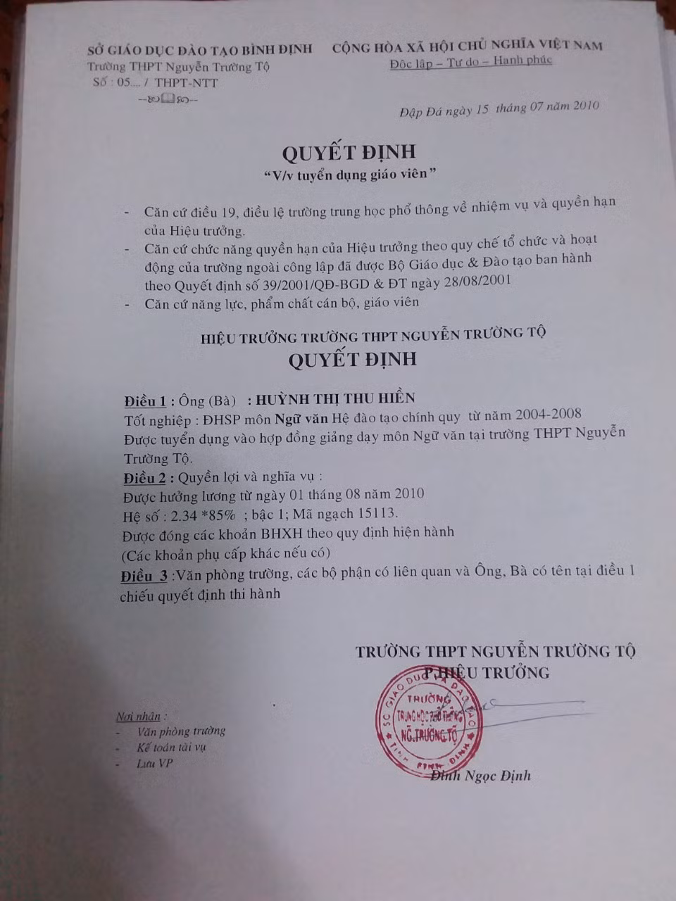 Quyết định tuyển dụng bà Huỳnh Thị Thu Hiền mã ngạch 15.113 (Ảnh:V.N) Quyết định tuyển dụng bà Huỳnh Thị Thu Hiền mã ngạch 15.113 (Ảnh:V.N)