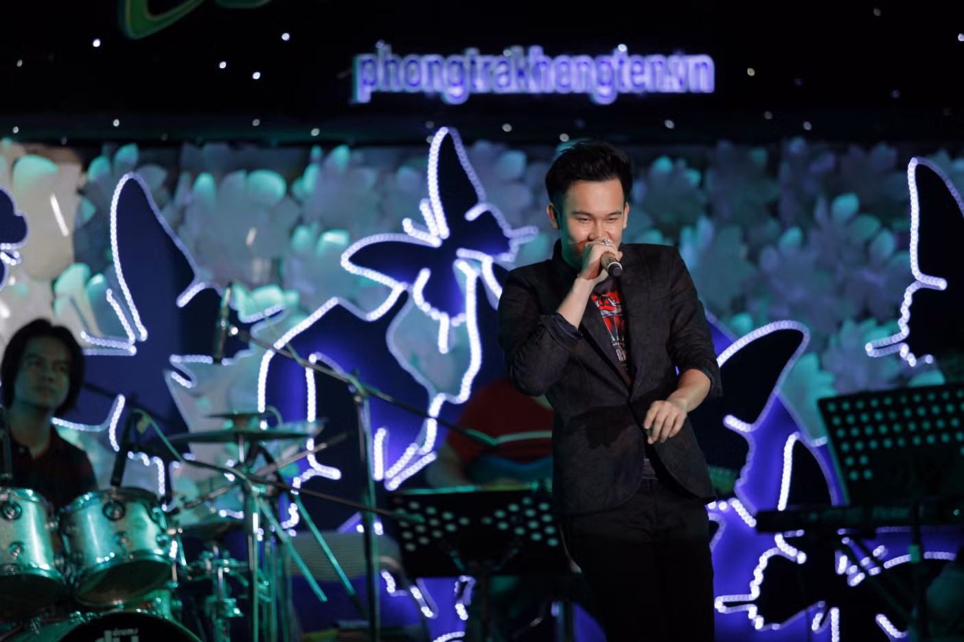 Dương Triệu Vũ khoe giọng hát khỏe trong liên khúc: Túp lều lý tưởng – Sway – Yesterday.