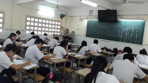 Học sinh trường THPT Nguyễn Khuyến làm bài thi HK1 sáng ngày 16/12 (Ảnh: T.P) Học sinh trường THPT Nguyễn Khuyến làm bài thi HK1 sáng ngày 16/12 (Ảnh: T.P)