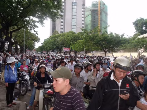 Dù còn nhiều băn khoăn, thắc mắc nhưng TP.HCM vẫn quyết định thu phí sử dụng đường bộ cho xe máy (Ảnh minh họa) Dù còn nhiều băn khoăn, thắc mắc nhưng TP.HCM vẫn quyết định thu phí sử dụng đường bộ cho xe máy (Ảnh minh họa)