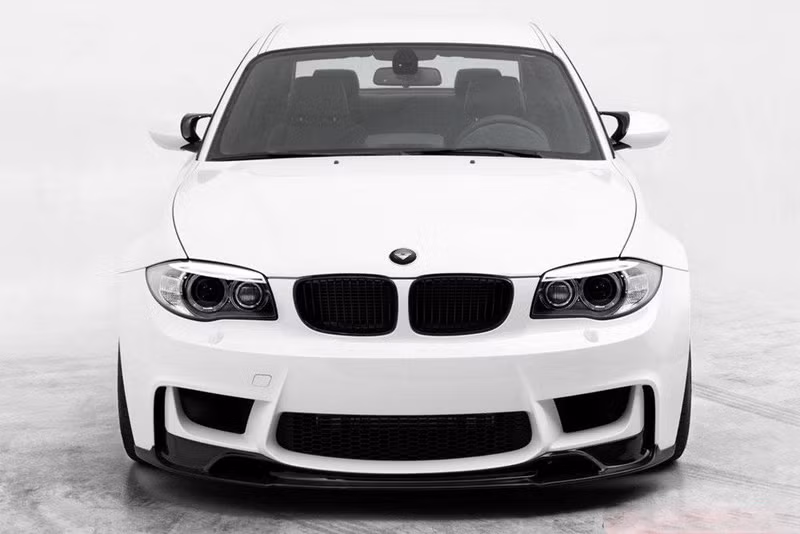 Vorsteiner tuyên bố trọng tâm của gói độ tập trung vào làm giảm chiều cao của xe thêm một vài chi tiết được làm từ sợi carbon.